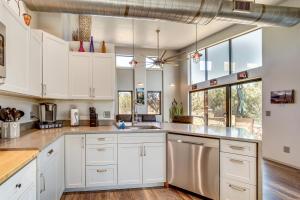 Chic Sedona Retreat: 2 Mi to Cathedral Rock Trail!