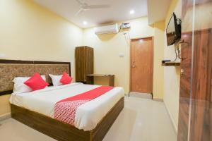 Hotel O R Square Stay Near LB Nagar Metro