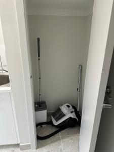 Spacious- 4-bedroom house near Airport