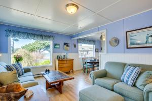 Ocean View with Hot Tub Miles Of Sandy Beach! Abalone Beach Cottage