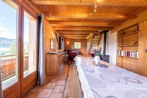 Le Paccaly, Piscine et Aire de jeux