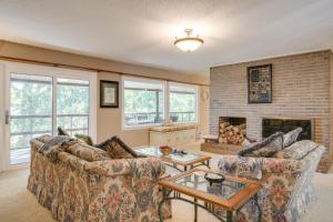 Waterfront Lake Hartwell Home Less Than 1 Mi to Marina!