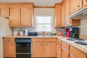 Waterfront Lake Hartwell Home Less Than 1 Mi to Marina!