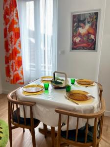 Le vintage, 10 min de Disneyland, 30 min de Paris - 50 m gare- 30 min CDG aéroport