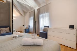 White Residence Apartment