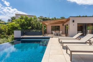 Villa Belenos Piscine vue mer