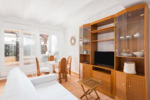 Oliwood Beach - Cabaret