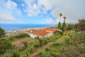 Los Dragos Y Volcán