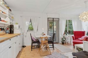 Cozy Seaside Cottage On Sejerø