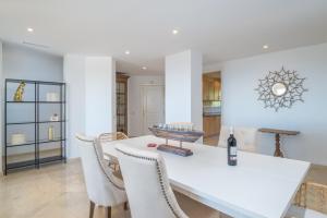 Elveria Hills excellent views