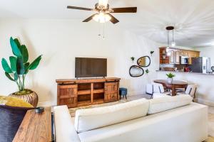 Golf Getaway Cape Coral Condo 1 Mi to River!