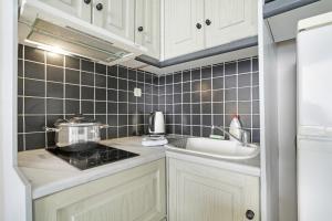 Sunset Premium Studio 7