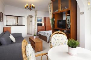 Frontline Beautiful Studio A48