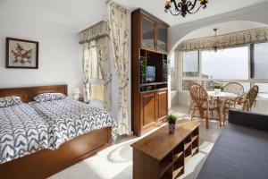 Frontline Beautiful Studio A48