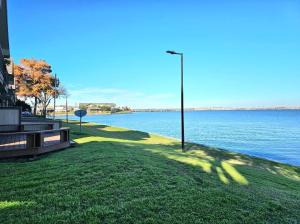 Lake living, modern and cozy