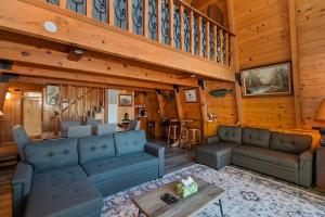 Vintage Lakeview Retreat - Lakefront