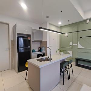 TRION The 101 Family Suite Pool & KL City View