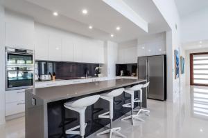 Palmline Pool House Peregian Springs