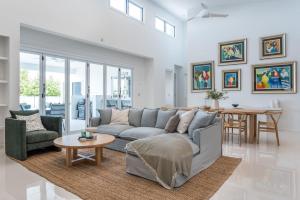 Palmline Pool House Peregian Springs