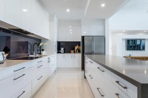 Palmline Pool House Peregian Springs