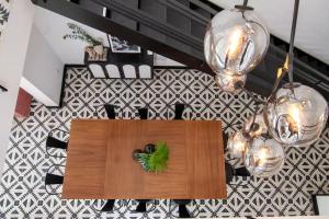 Spacious 4BR Home with 5 Beds