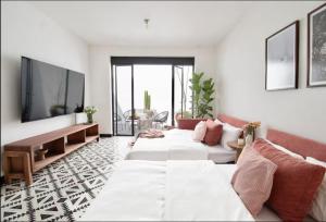 Spacious 4BR Home with 5 Beds