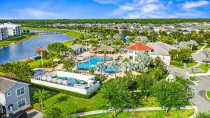 Gorgeous 5Bd w Pool & Lazy River at Storey Lake 4989