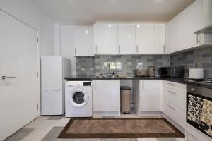 Designer 1BR I Work-From-Home Ready I Fast Wi-Fi