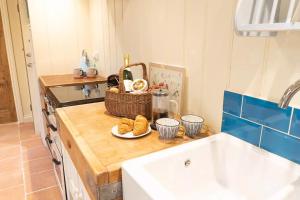 Goose Feather Barn, Wedmore luxury cottage for two
