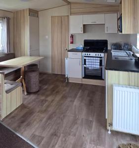 Homely 8 Berth Caravan At Harts Holiday Park In Kent Ref 74069B