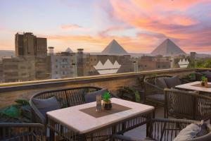 Taj Pyramids View Hotel & Suites