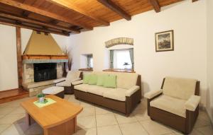 Two-Bedroom Holiday Home Sarici With An Outdoor Swimming Pool 08