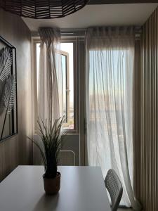 Luxury Bay Condo near MOA With Balcony Free Wi-Fi