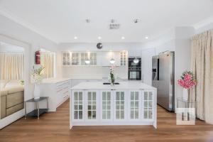 Luxury Waterfront Getaway