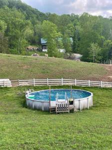 Pokeadot Cabin - Cozy Farm Stay with Pool & Firepit