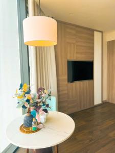 À Là cart studio apartment with bay view and water music