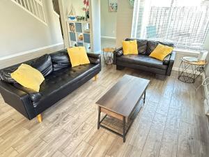 Charming west Houston home with pool