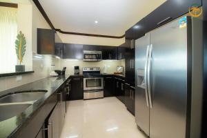 Modern Condominium Beachfront Jaco Beach, Diamante del Sol