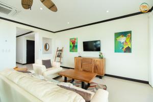 Modern Condominium Beachfront Jaco Beach, Diamante del Sol