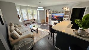 Stylish and Cozy Apartment Near Downtown Hartford, CT