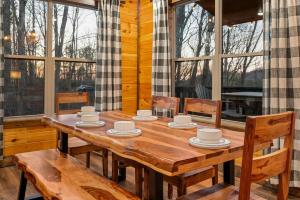 Views, Arcade Game, Fire-pit, Hot Tub, Private!