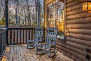 Views, Arcade Game, Fire-pit, Hot Tub, Private!