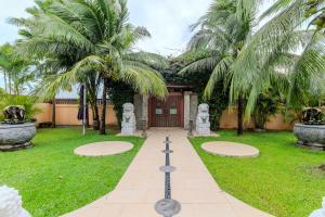 V225 Spacious 3BR Villa Pool and Garden Near Beach