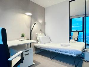 Victoria One - 3beds Central CBD, Modern & High floor with Great views!