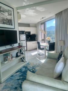 Oceana Kamala Stunning corner Suite Sea View