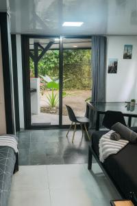 Villa Toronto-Jungle AC Suite for 3-Kitchen-Walk to Playa Chiquita