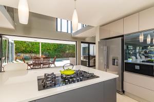 4 bedroom villa in secure estate with lake views