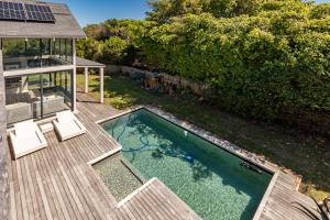 4 bedroom villa in secure estate with lake views