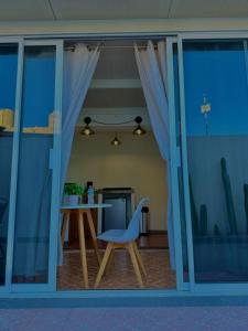 Dobe Nice loft with patio at downtown