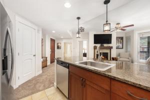 Premium Unit 4663 - One Bedroom withFull Kitchen - Fraser Crossing Founders Pointe condo